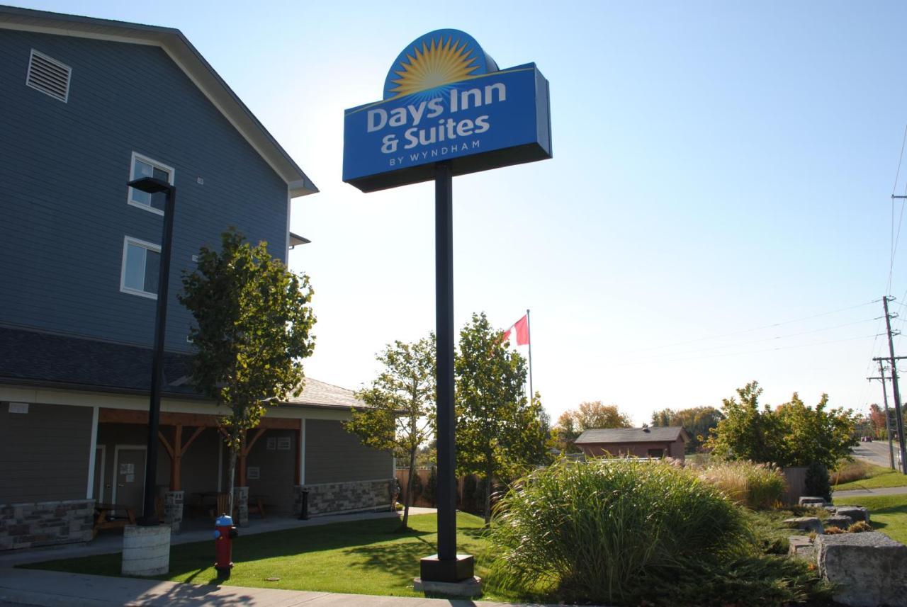 Days Inn & Suites By Wyndham Линдзи Екстериор снимка