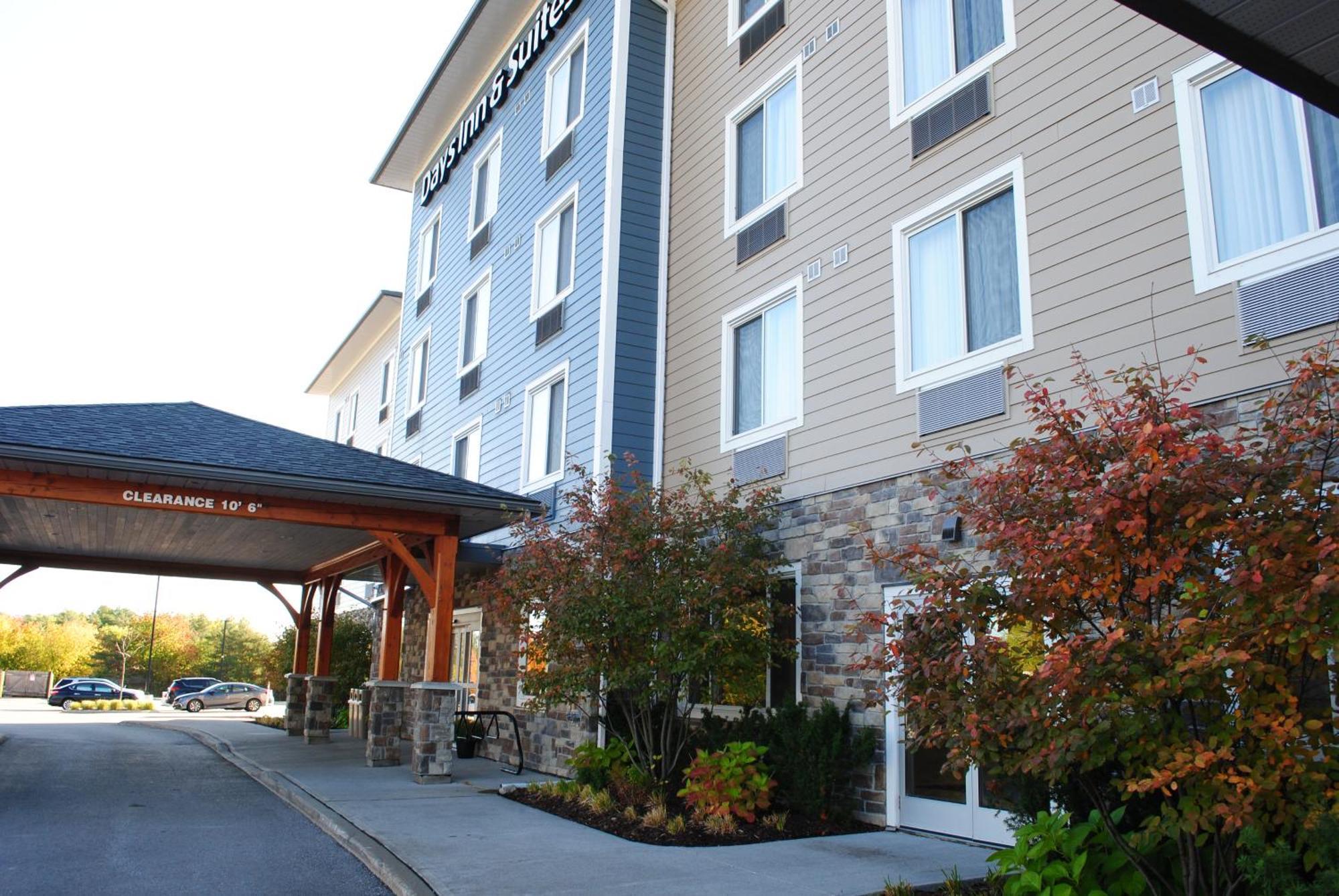 Days Inn & Suites By Wyndham Линдзи Екстериор снимка