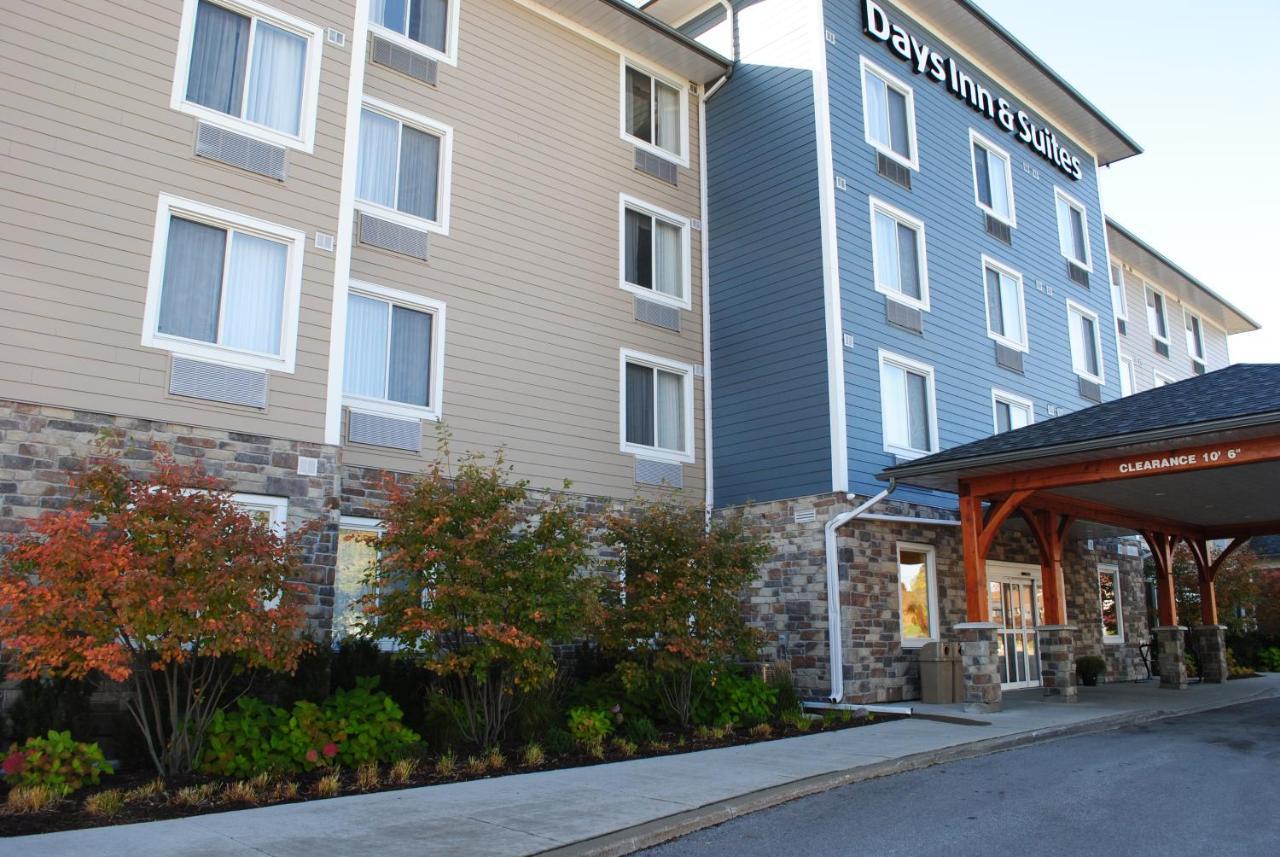 Days Inn & Suites By Wyndham Линдзи Екстериор снимка
