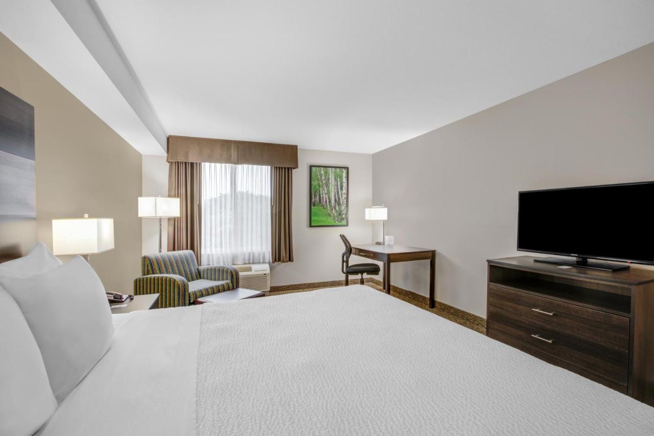 Days Inn & Suites By Wyndham Линдзи Екстериор снимка