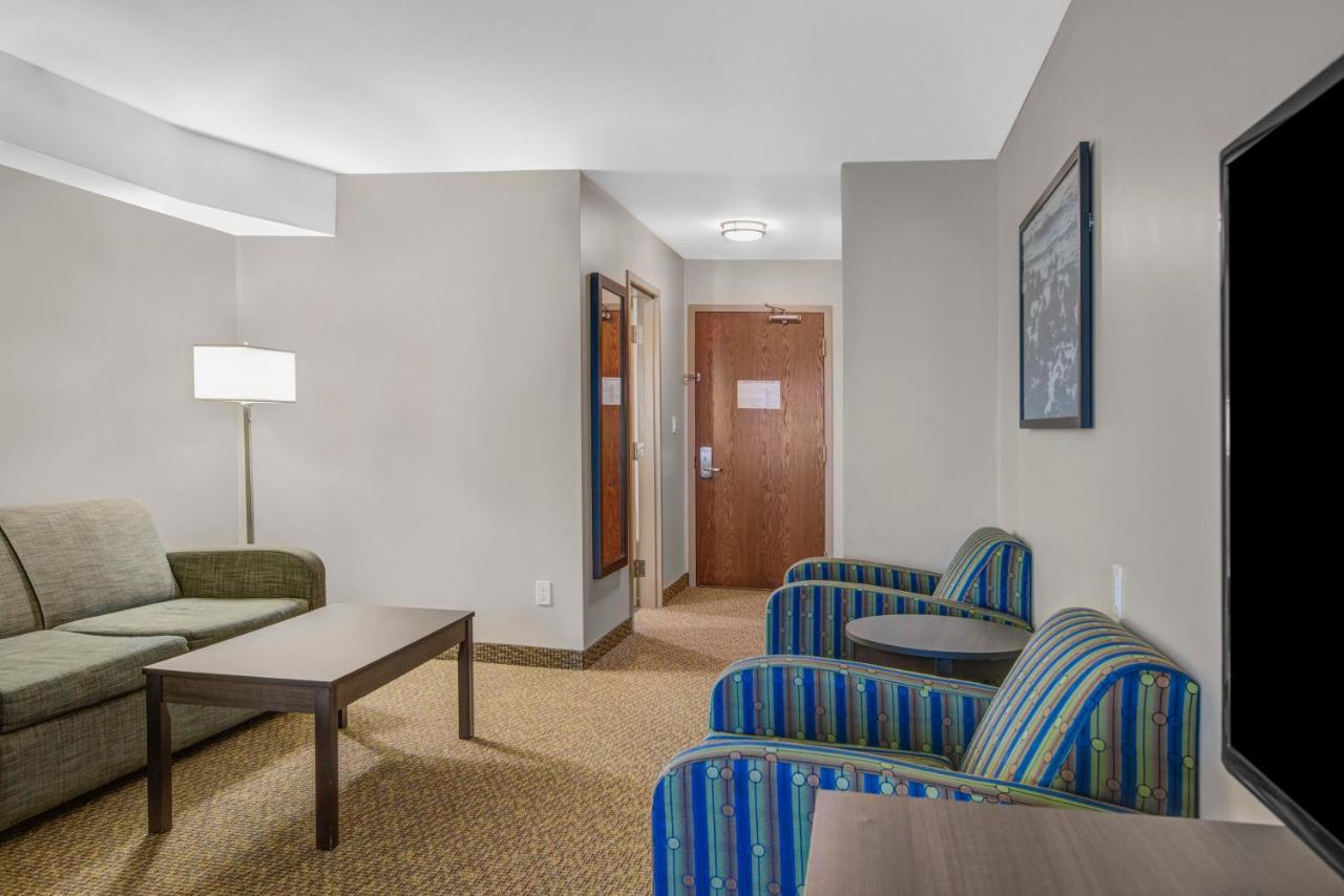 Days Inn & Suites By Wyndham Линдзи Екстериор снимка