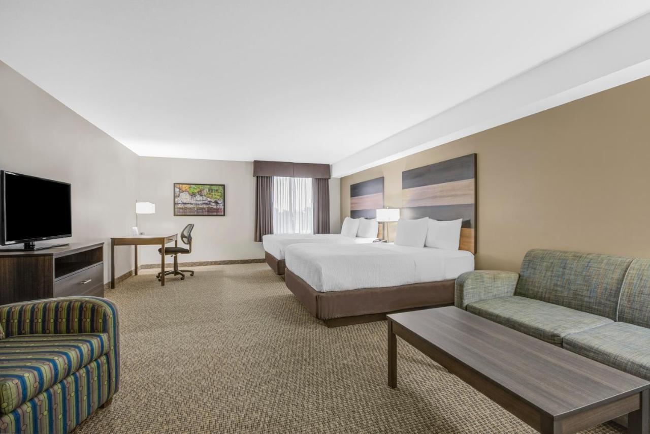 Days Inn & Suites By Wyndham Линдзи Екстериор снимка