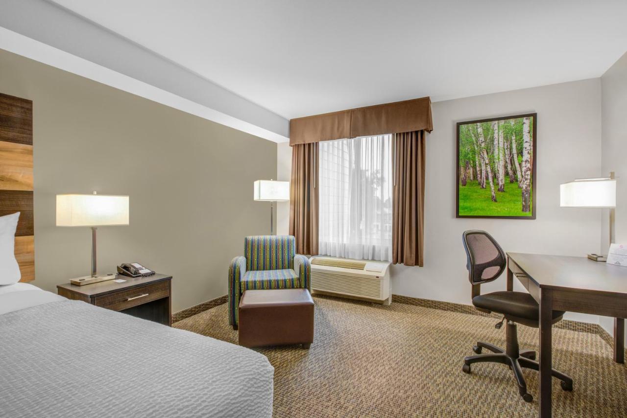 Days Inn & Suites By Wyndham Линдзи Екстериор снимка